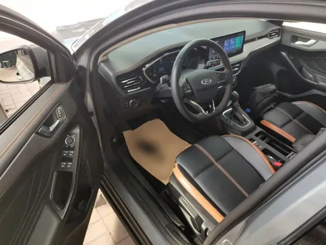 Ford Focus — Фото автомобиля 15