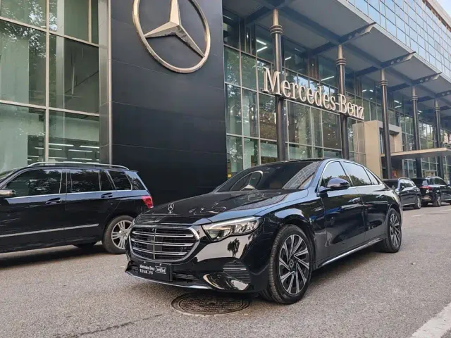 Фотография автомобиля — Mercedes-Benz E-Class