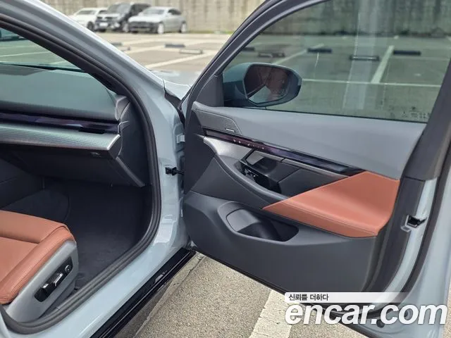 BMW 5 Series G60 — Фото автомобиля 10
