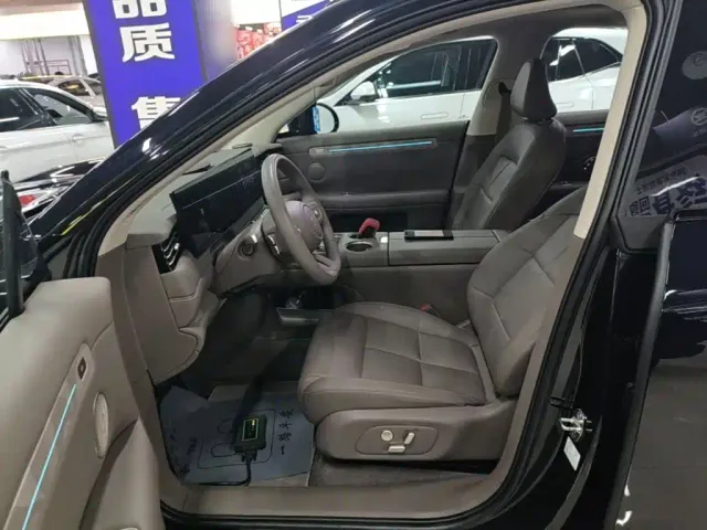 IM Motors LS6 — Фото автомобиля 14