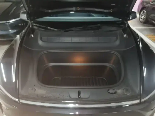 Tesla Model Y — Фото автомобиля 19