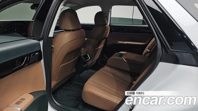 Hyundai Grandeur Grandeur (GN7) 2.5 Бензин 2WD — Фото автомобиля 9
