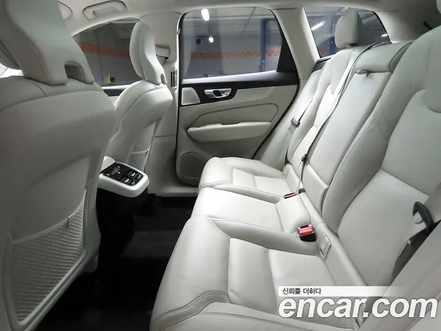 Volvo XC60 2nd Gen — Фото автомобиля 11