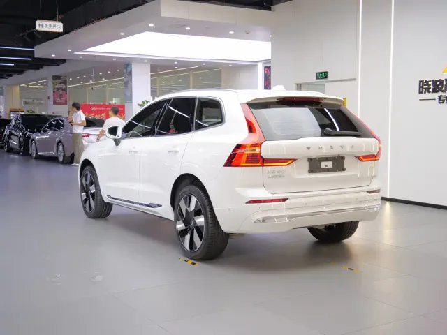 Volvo XC60 — Фото автомобиля 20