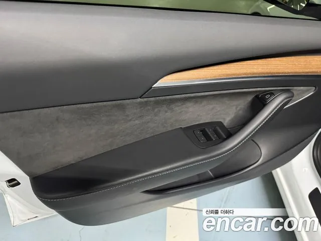 Tesla Model 3 — Фото автомобиля 12