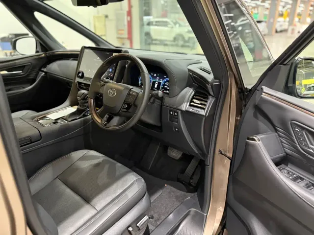 Toyota Alphard — Фото автомобиля 3