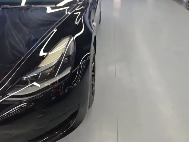 Tesla Model 3 — Фото автомобиля 23