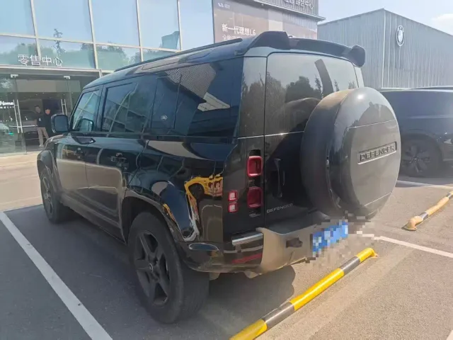 Land Rover Defender — Фото автомобиля 6
