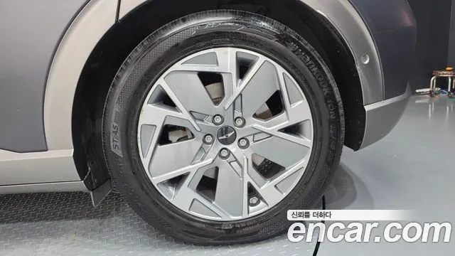 Genesis GV60 — Фото автомобиля 6