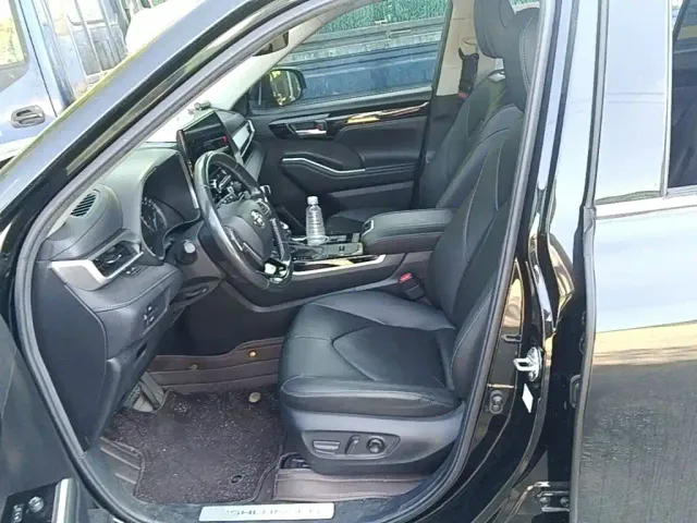 Toyota Highlander — Фото автомобиля 14