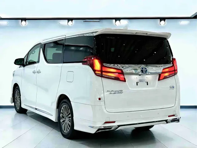 Toyota Alphard — Фото автомобиля 6