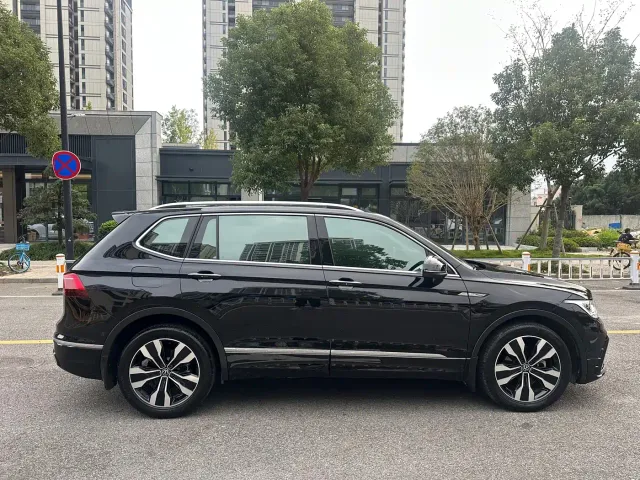 Volkswagen Tiguan L — Фото автомобиля 13