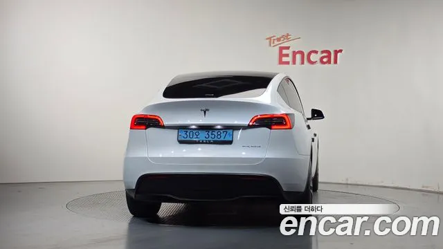 Tesla Model Y — Фото автомобиля 4