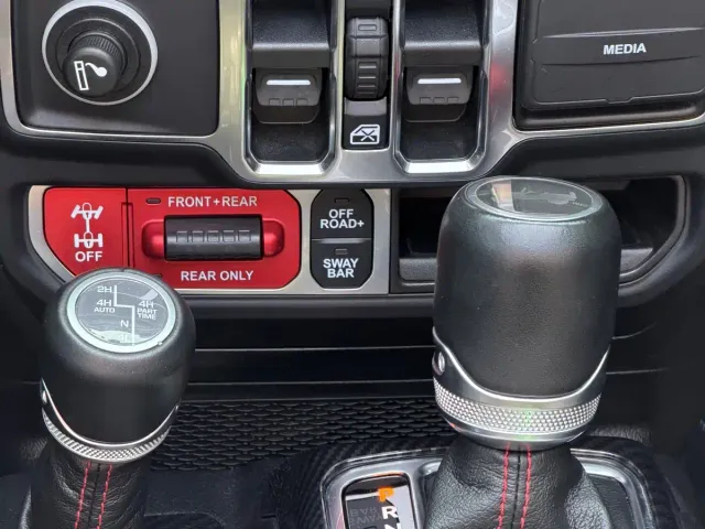 Jeep Wrangler — Фото автомобиля 24