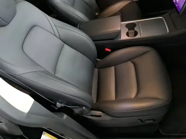 Tesla Model Y — Фото автомобиля 24