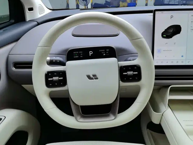 Li Auto i8 — Фото автомобиля 15