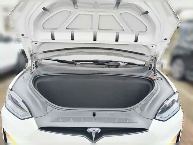 Tesla Model X — Фото автомобиля 3