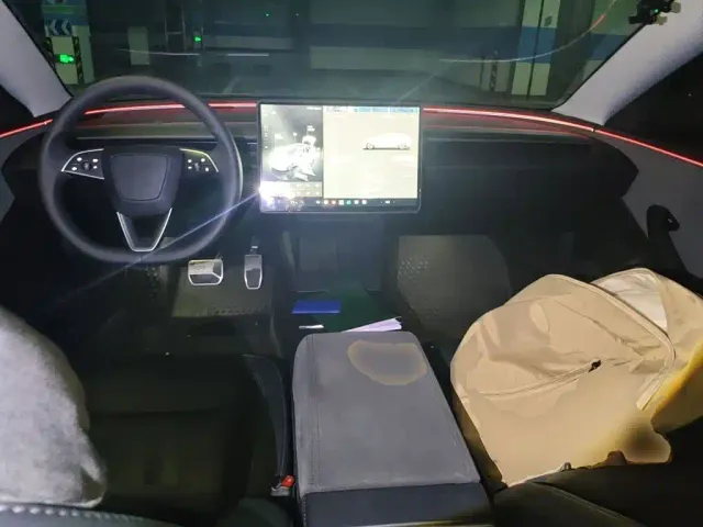 Tesla Model 3 — Фото автомобиля 5
