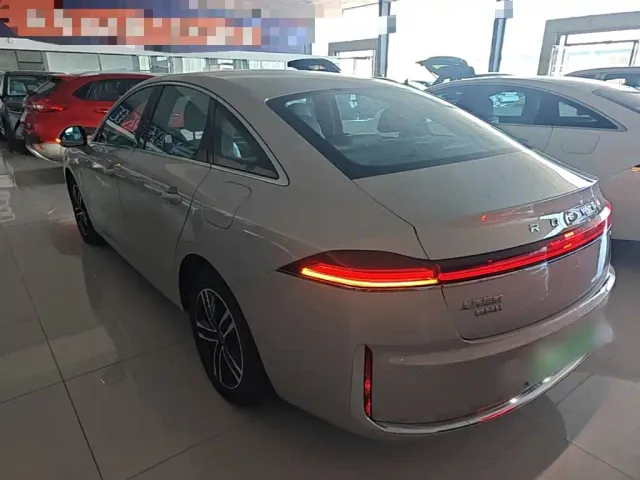 Roewe M7 DMH — Фото автомобиля 4