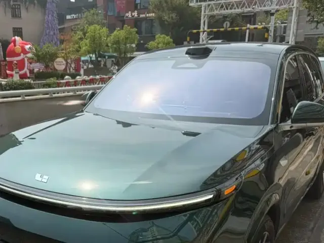Li Auto L8 — Фото автомобиля 3