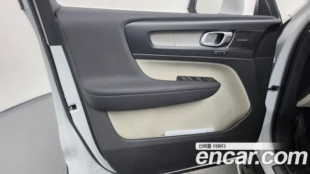 Volvo XC40 — Фото автомобиля 13
