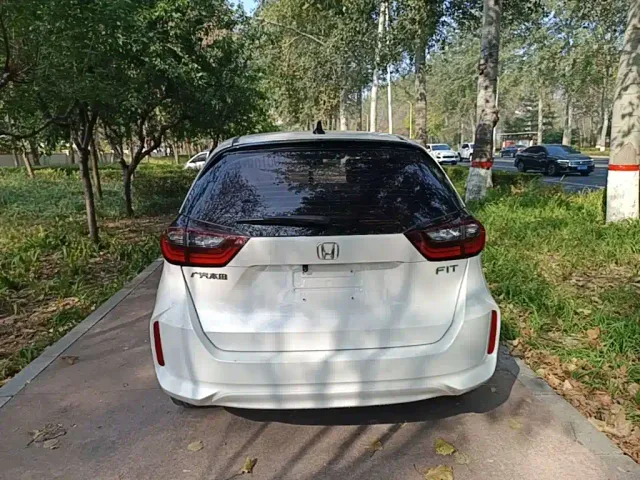 Honda Fit — Фото автомобиля 5
