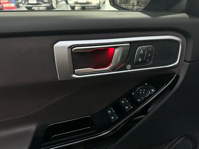 Ford Explorer — Фото автомобиля 7