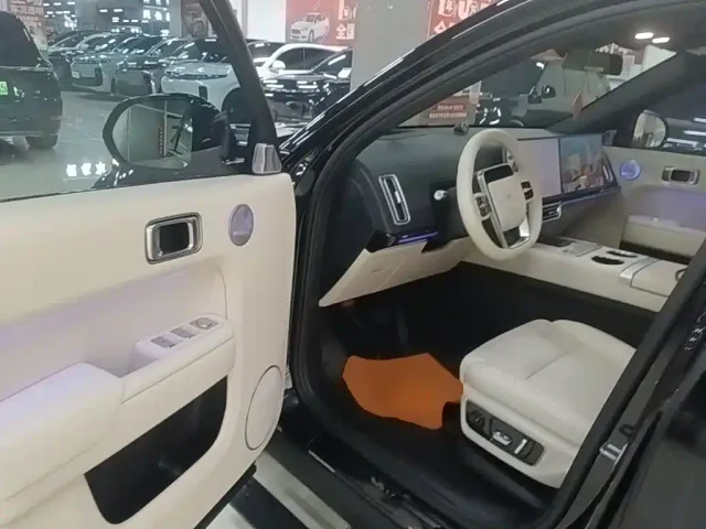 Li Auto L7 — Фото автомобиля 15