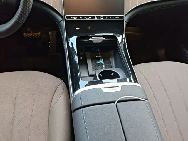 Mercedes-Benz EQE SUV — Фото автомобиля 13