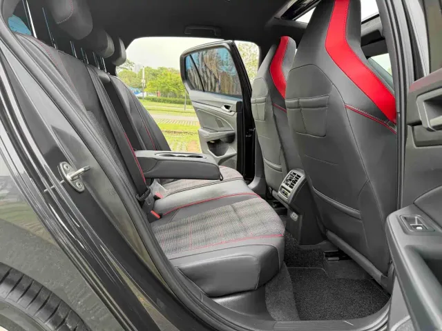 Volkswagen Golf GTI — Фото автомобиля 14