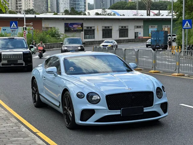 Bentley Continental 2022 4.0T GT V8 — Фото автомобиля 7