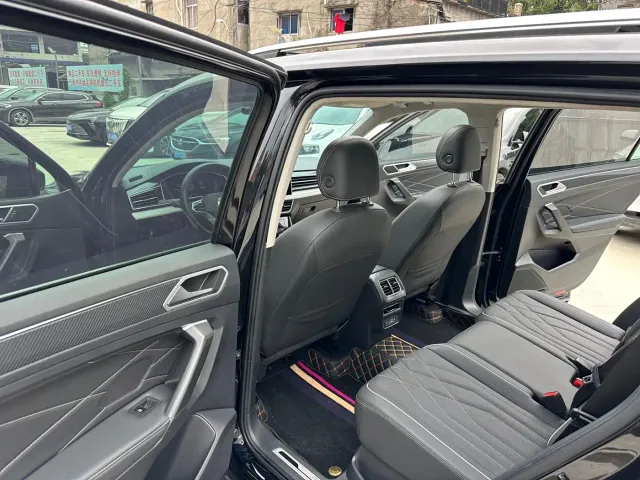 Volkswagen Tiguan L — Фото автомобиля 8