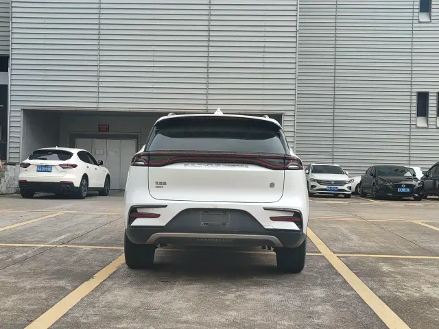 BYD Tang — Фото автомобиля 3