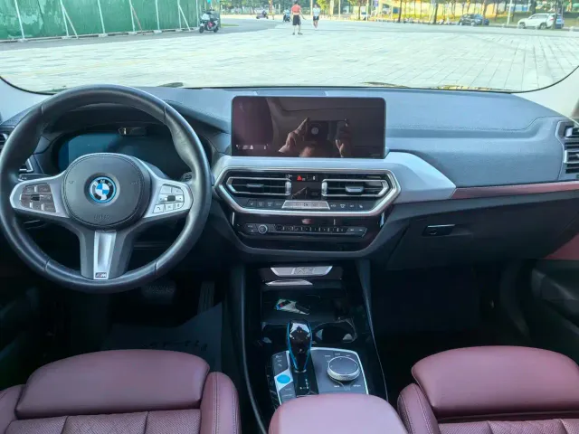 BMW iX3 — Фото автомобиля 9