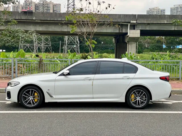 BMW 5 Series — Фото автомобиля 3