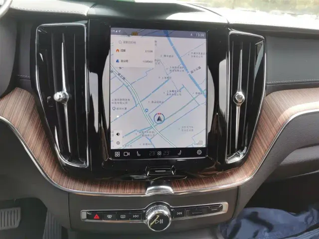 Volvo XC60 — Фото автомобиля 12