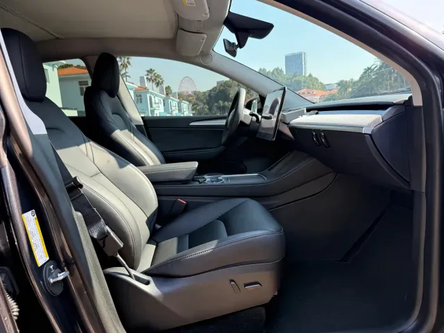 Tesla Model Y — Фото автомобиля 5