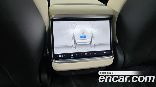 Tesla Model S — Фото автомобиля 6