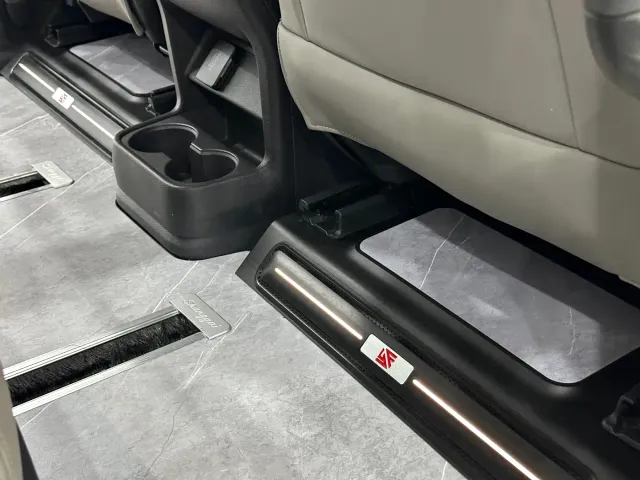 Toyota Sienna — Фото автомобиля 12