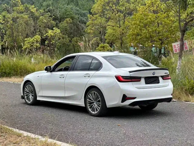 BMW 3 Series — Фото автомобиля 9