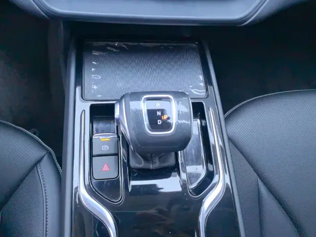 Hongqi E-QM5 — Фото автомобиля 16