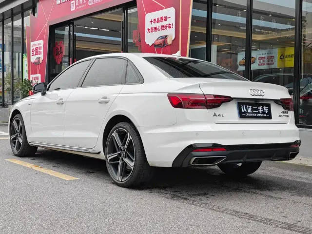 Audi A4L — Фото автомобиля 11