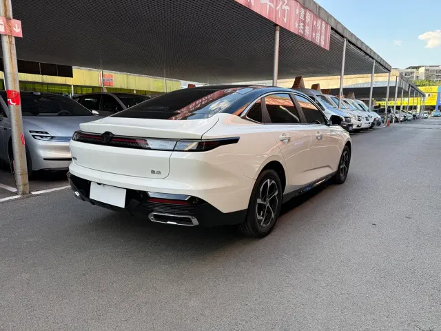 Changan Eado — Фото автомобиля 11