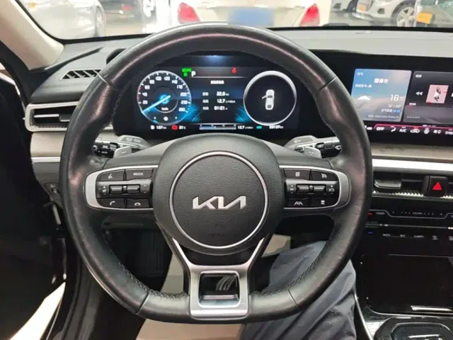 Kia K5 — Фото автомобиля 10