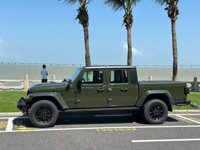 Jeep Gladiator — Фото автомобиля 12