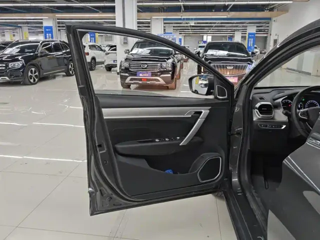 Geely Binyue — Фото автомобиля 7