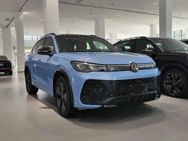 Volkswagen Tiguan L — Фото автомобиля 3