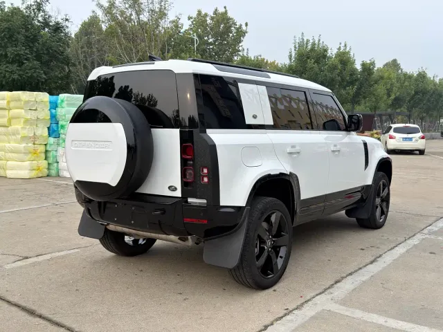Land Rover Defender — Фото автомобиля 15