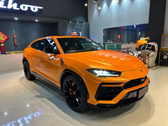 Lamborghini Urus — Фото автомобиля 3