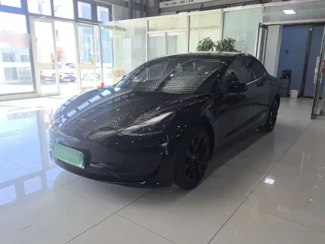 Фотография автомобиля — Tesla Model 3